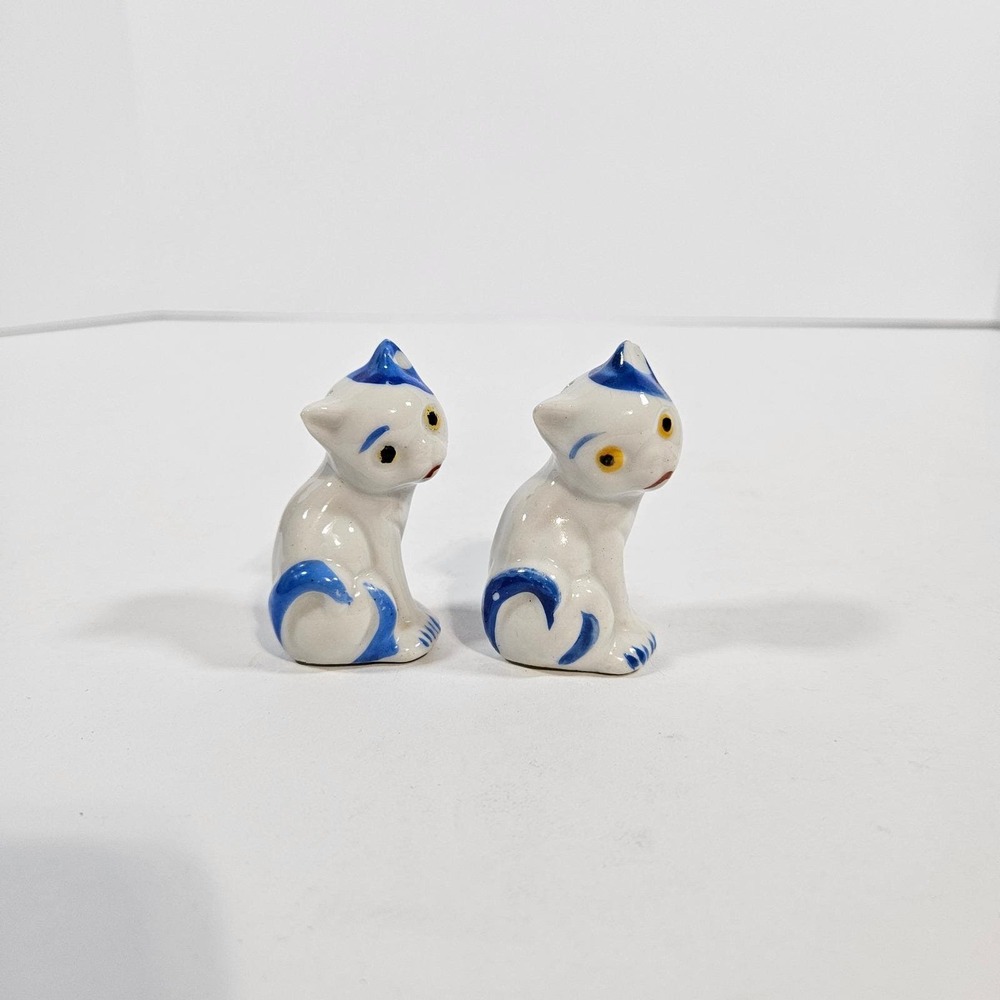 Blue & White Ceramic Cat Salt and Pepper Shakers Set Vintage Made in Japan Corks